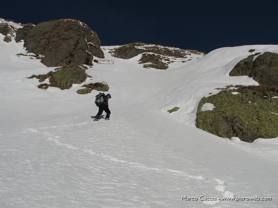 13_Alla ricerca del passaggio su neve dura.JPG